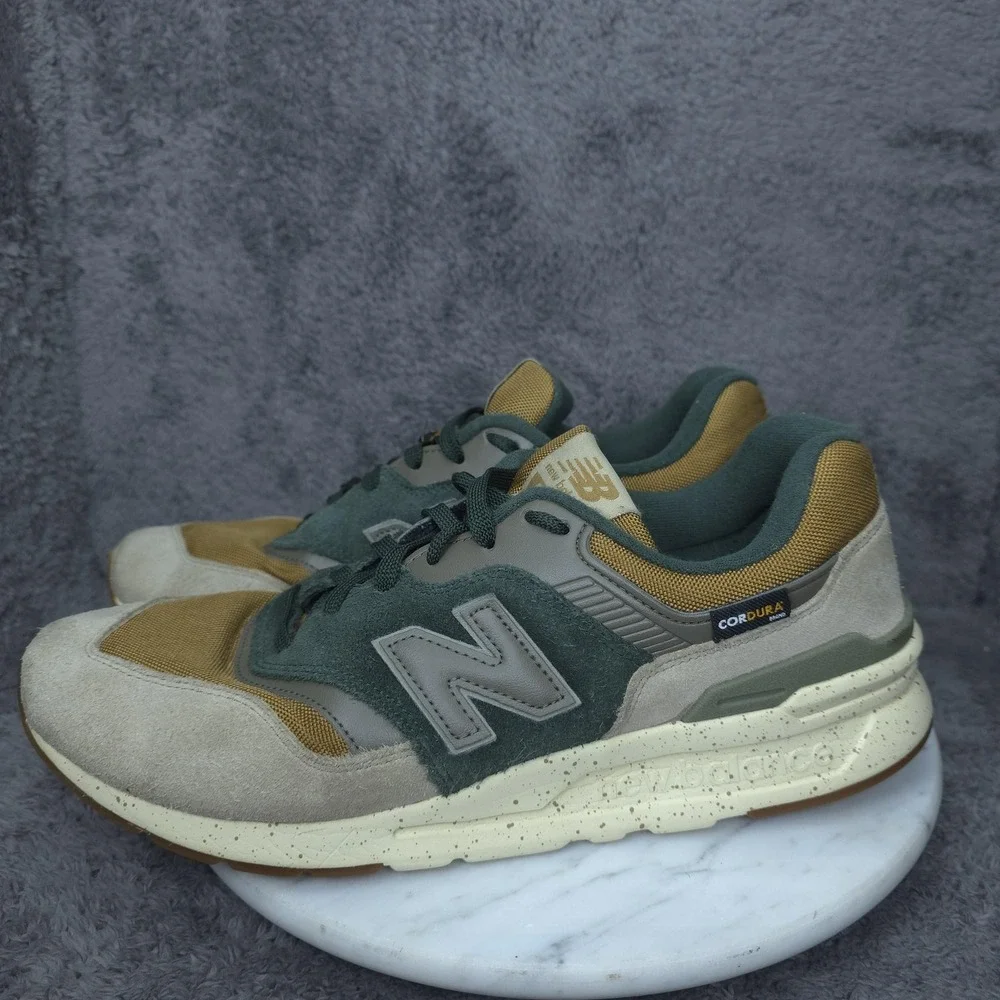 New Balance 997H Shoes Mens Size 11 Green Suede Low Top Sneakers CM997HTW
